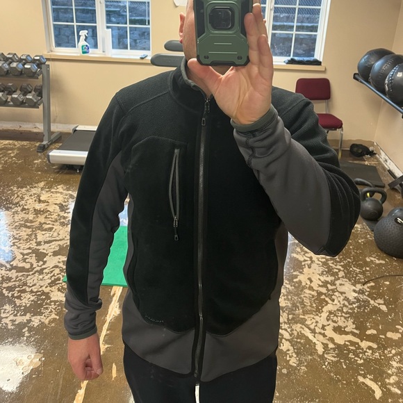 Patagonia R1 or R2 Coat - Picture 5 of 6